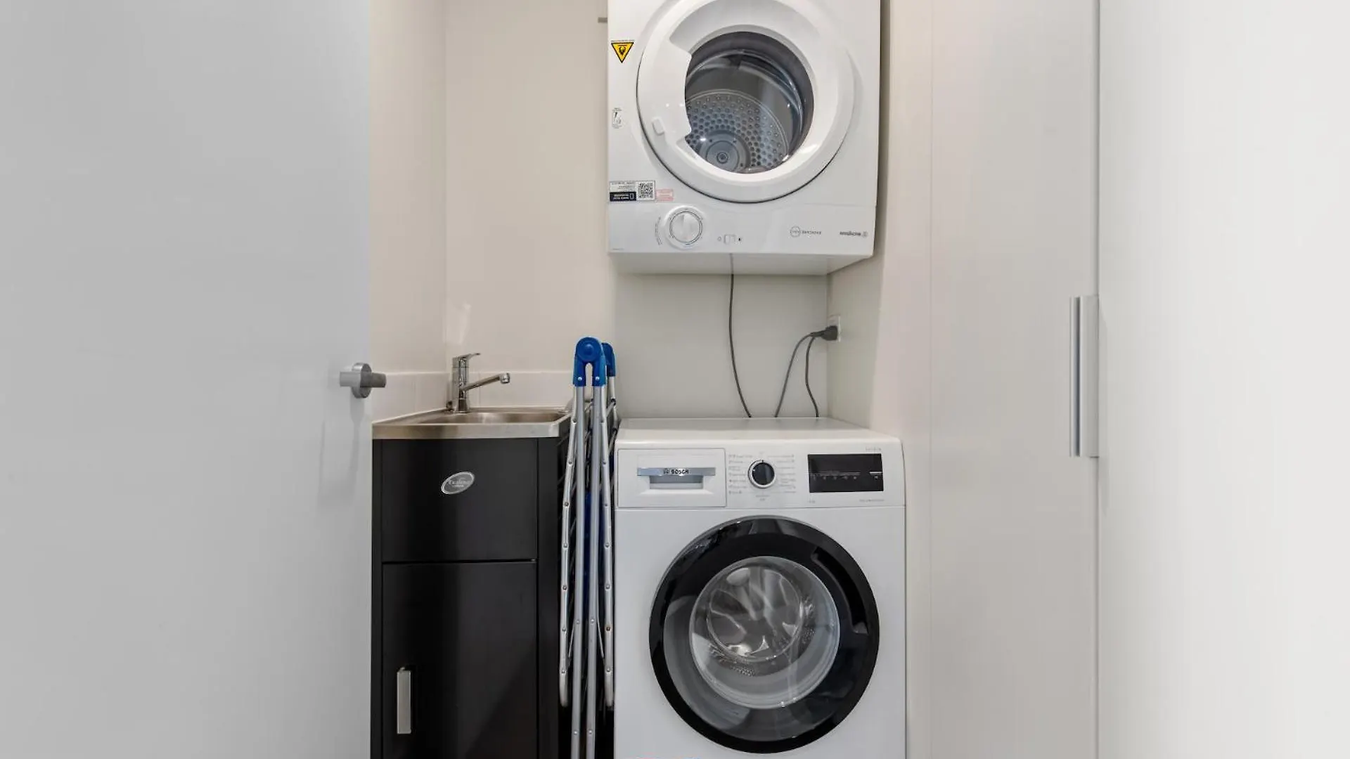 Captivating Convenience 1Bed 1Bath 1Car Views 브리즈번 아파트