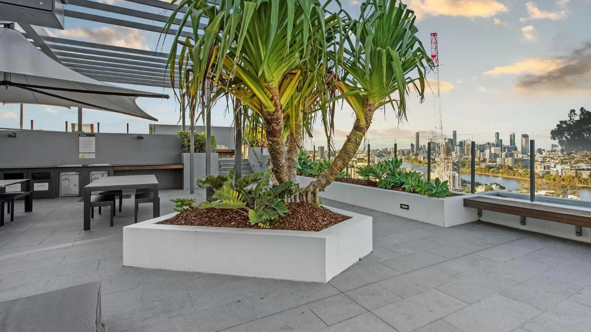 Captivating Convenience 1Bed 1Bath 1Car Views 브리즈번 아파트